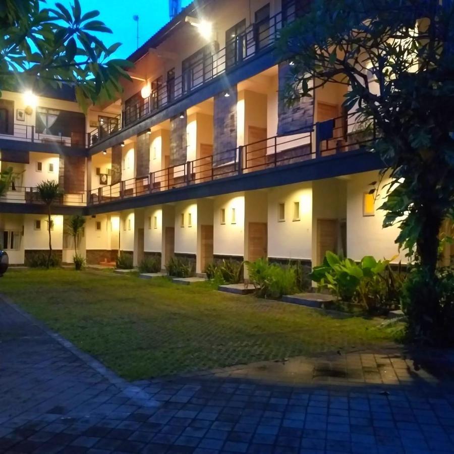 Urbanview Hotel Wayan Mansion Denpasar  Exterior photo