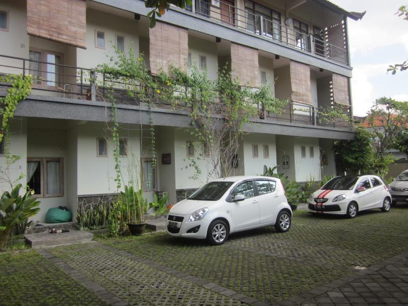 Urbanview Hotel Wayan Mansion Denpasar  Exterior photo