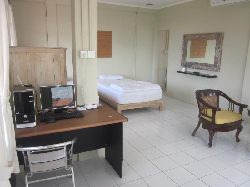 Urbanview Hotel Wayan Mansion Denpasar  Exterior photo