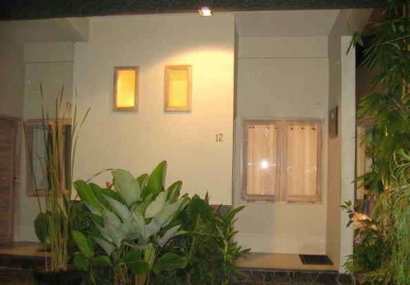 Urbanview Hotel Wayan Mansion Denpasar  Exterior photo
